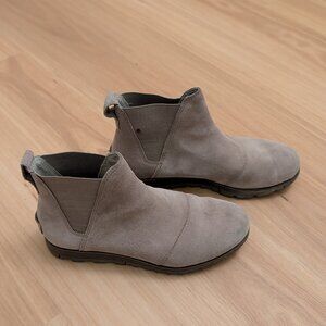 Sorel Women's Tan Chelsea Boots Size 6